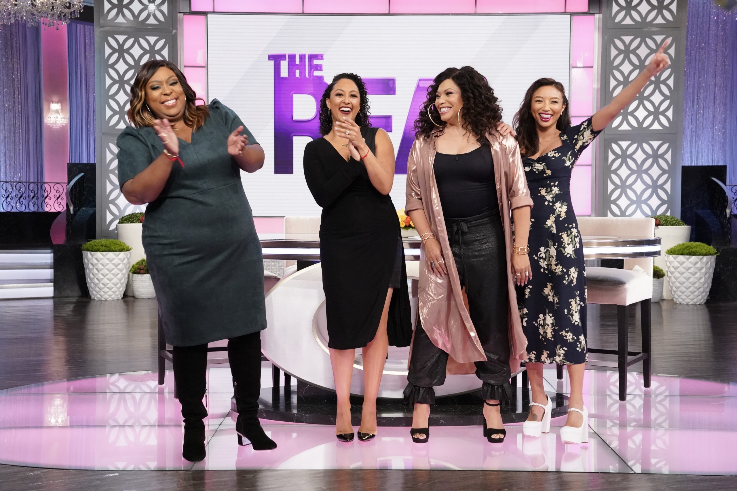 THE REAL: All New! Loni Drunk Tweets From A Fake Account and Tisha Campell Guest Co-Hosts!