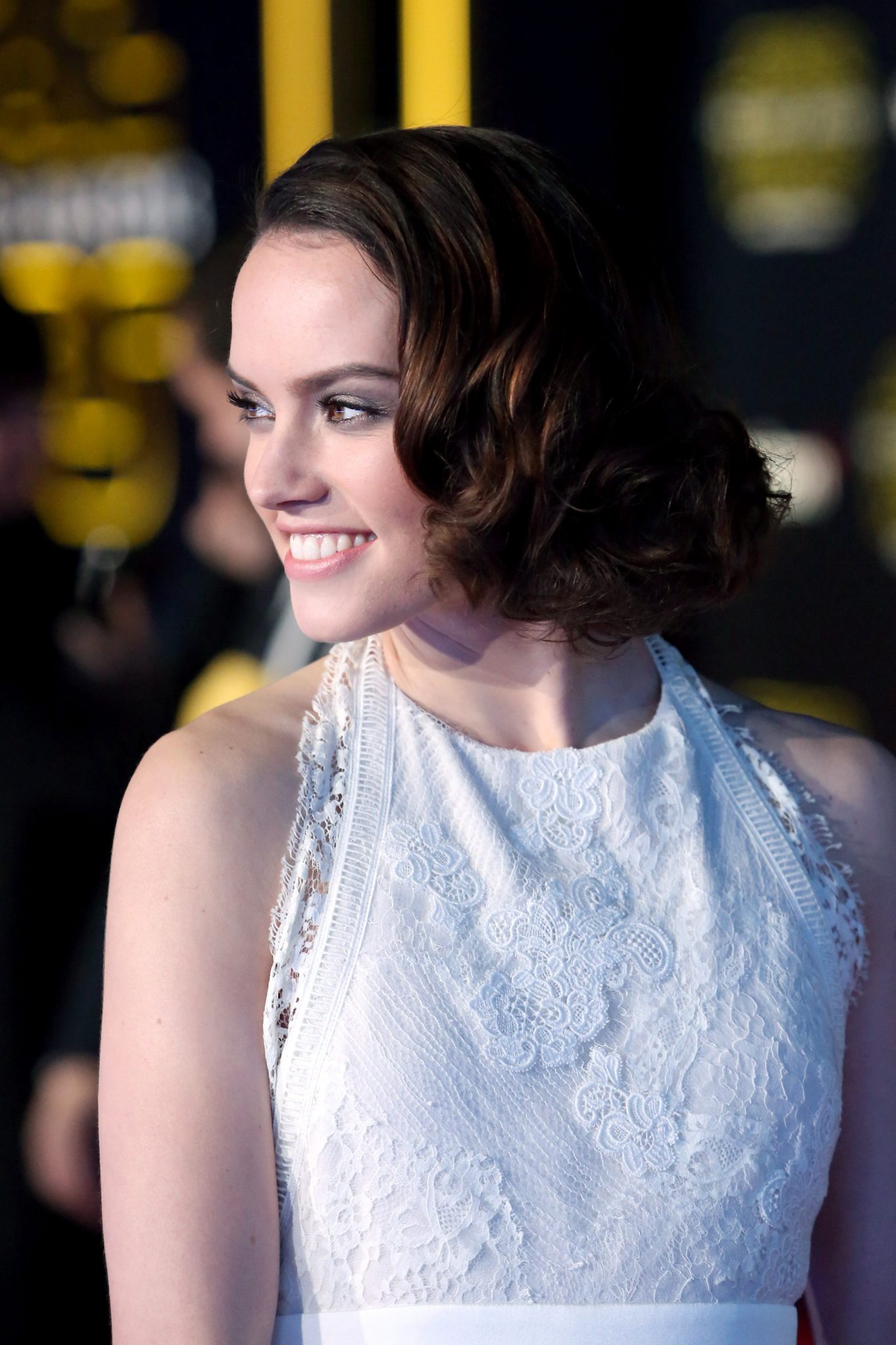 Wardrobe Breakdown: Daisy Ridley At The World Premiere of “Star Wars: The Force Awakens