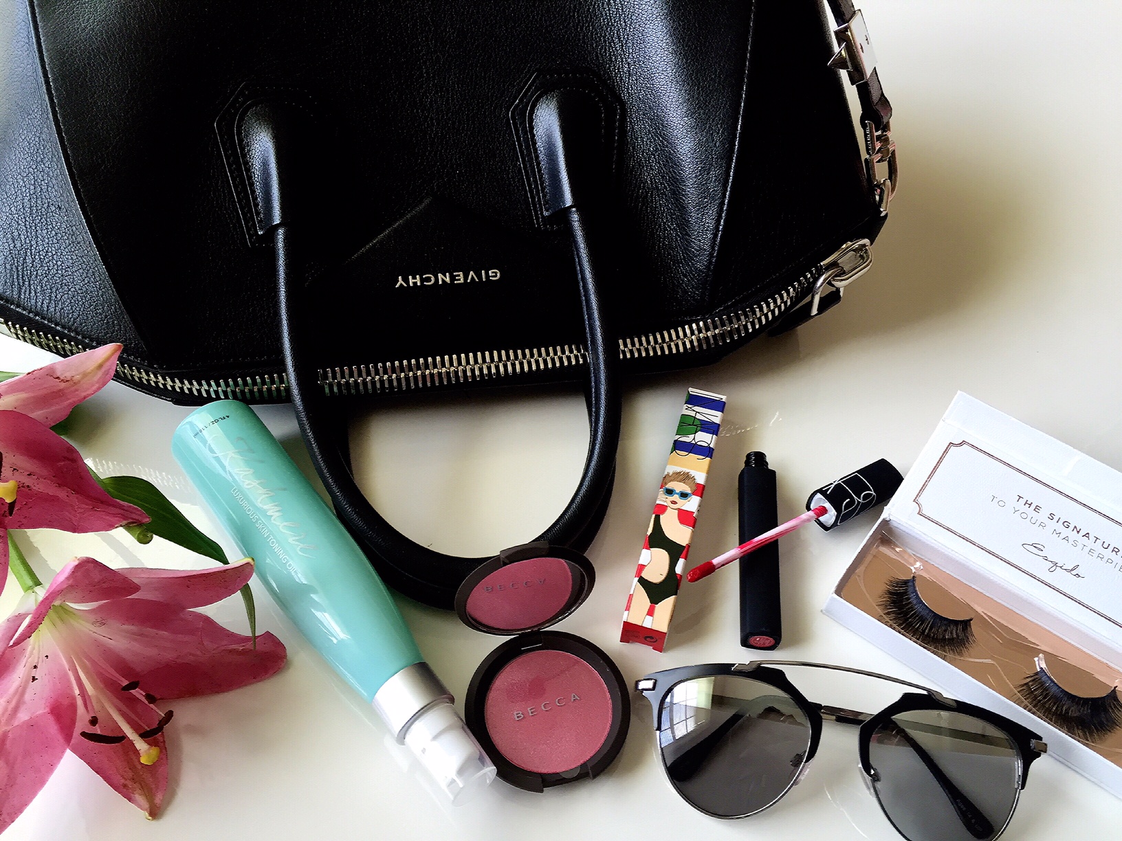 What’s In My Bag? Summer Essentials You Have To Have!