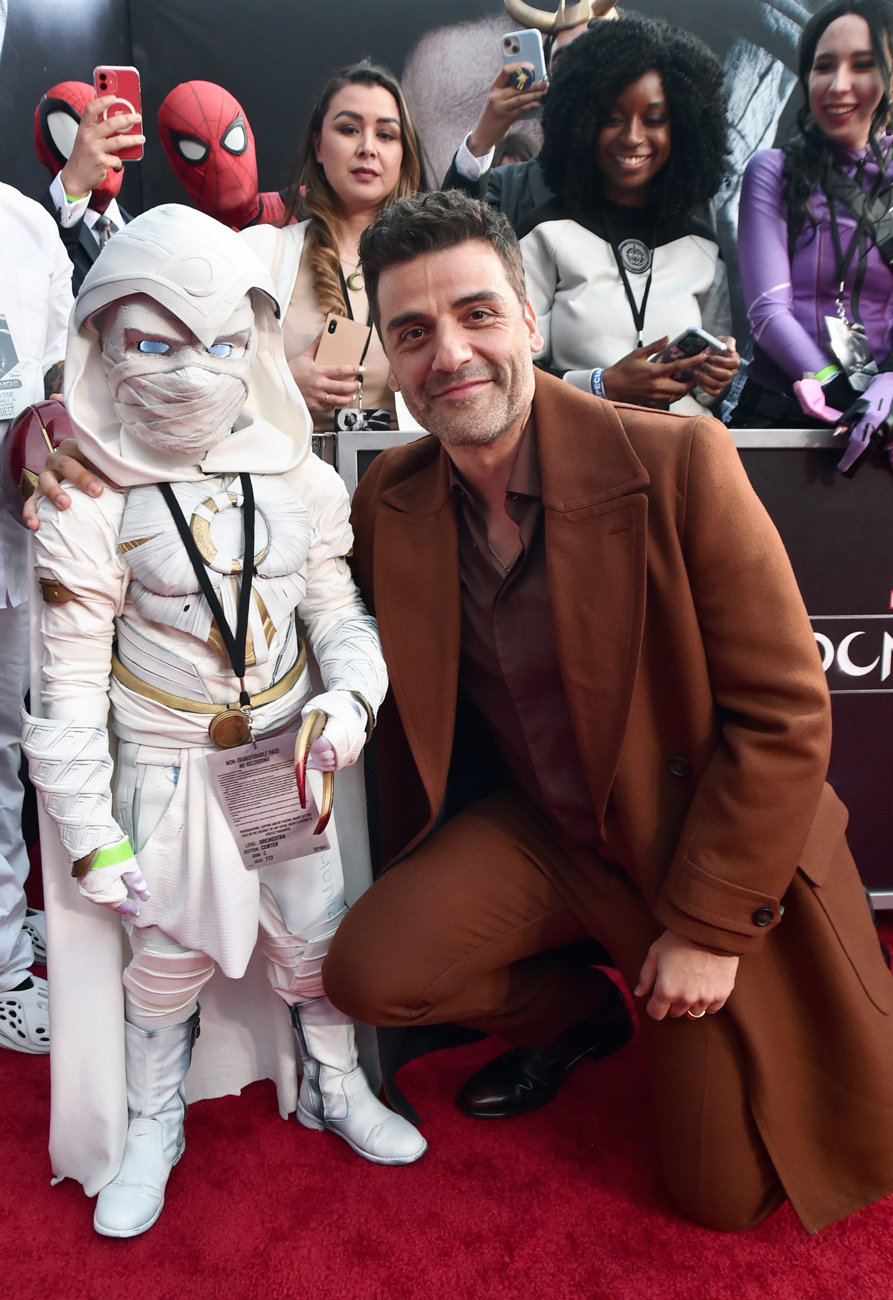 Wardrobe Breakdown: Oscar Isaac At ‘Moon Knight’ La Premiere