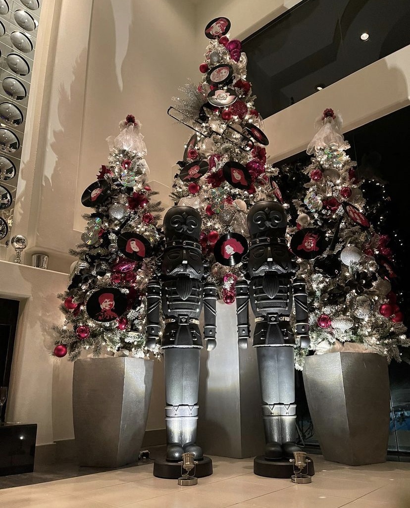 Missy Elliott’s Christmas Tree Pays Homage To Musical Legends