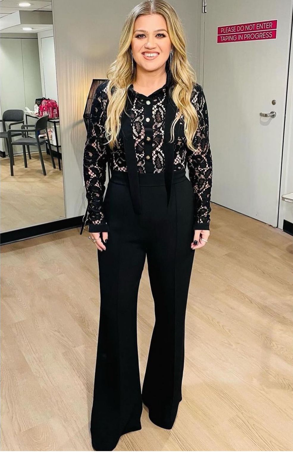 Wardrobe Breakdown: Kelly Clarkson On Jimmy Fallon