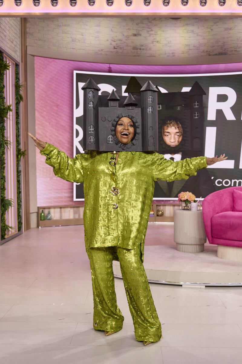 Talk show host Sherri Shepherd Dons Jaden Smith’s Grammy Headpiece Talk show host Sherri Shepherd Dons Jaden Smith’s Grammy Headpiece