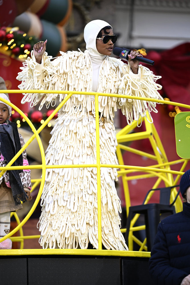 Celebrity Style: Teyana Taylor’s Shaggy Coat At Macy’s Thanksgiving Day Parade
