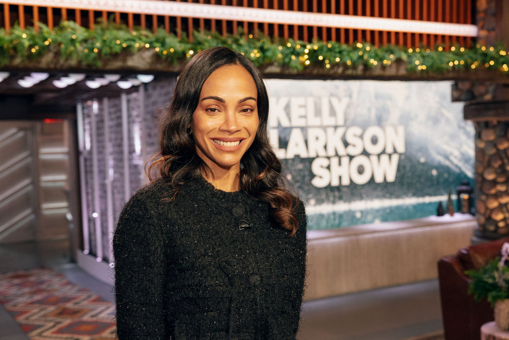 Zoe Saldaña Cracks Up At Kelly Clarkson’s Avatar Banshee Flying Experience Zoe Saldaña Cracks Up At Kelly Clarkson’s Avatar Banshee Flying Experience