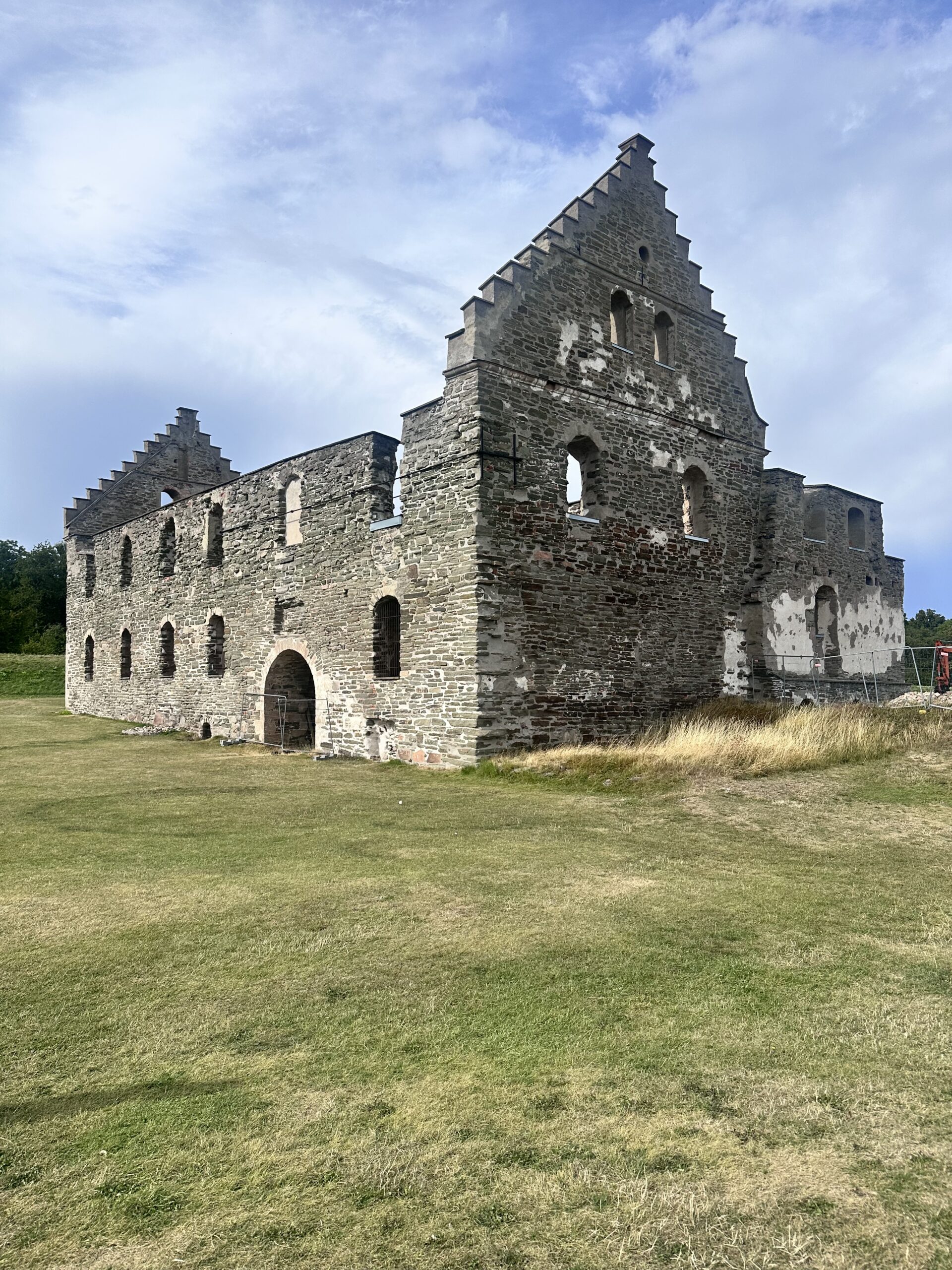 A Romantic Journey Through Time: Exploring the Enchanting Ruins of Visingsborg